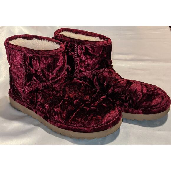 UGG Australia Women's Classic Mini Crushed Velvet Fig Boots Burgundy Size 8 EUC - Picture 1 of 10